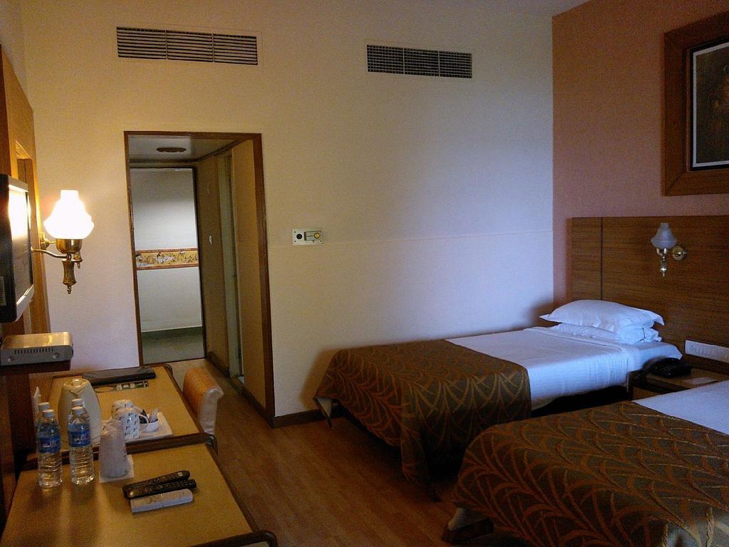 Hotel Lake View Ashok Bhopal Eksteriør billede