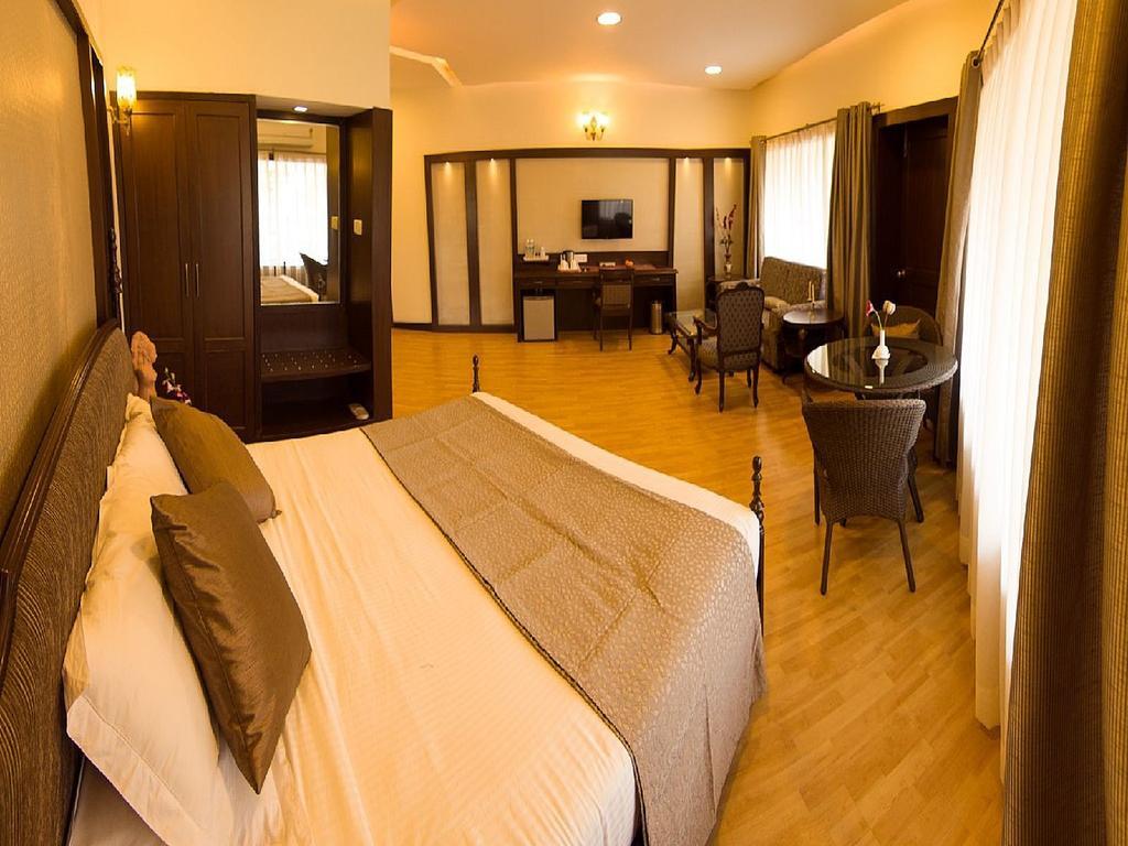 Hotel Lake View Ashok Bhopal Eksteriør billede